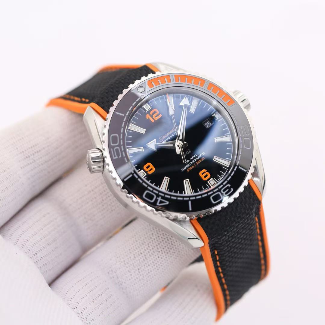 2026 New Swiss automatic watch for men Ceramic bezel Water resistant to 100 meters Mechanical watch Sapphire crystal Luminous watch for men